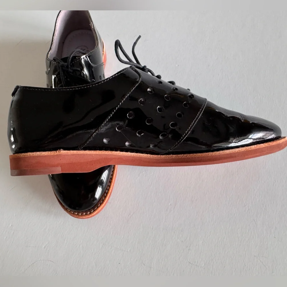 Johnston & Murphy Oxford Style Black Patent Leather Shoes, 6 1/2M, tie closure - Picture 3 of 5